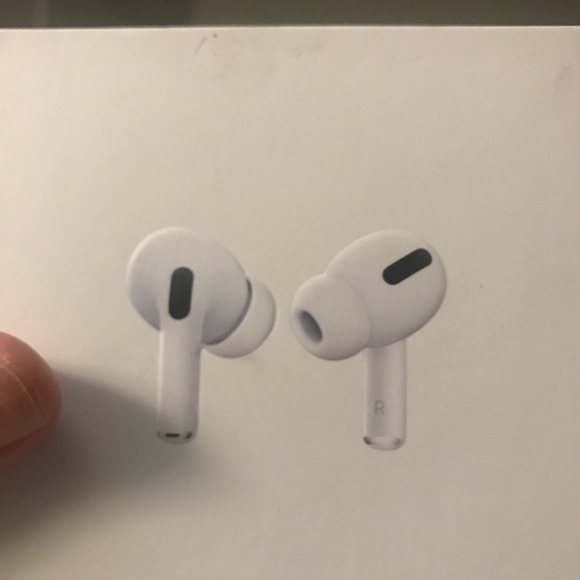 AirPods Pro and charging case, box - Picture 6 of 7